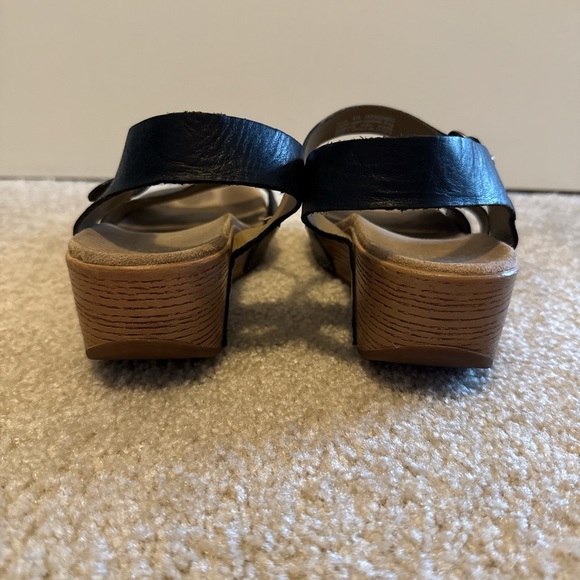 Dansko Women’s Lindsay Wedge Sandals - Picture 3 of 8
